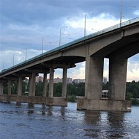 Выездное совещание на мосту через реку Волгу