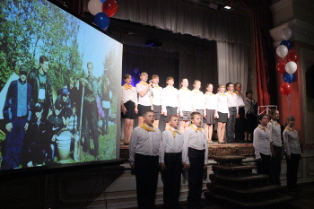 Владимир Михайлов поздравил коллектив школы №38 с юбилеем
