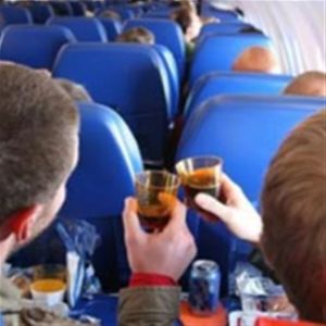 Депутаты Госдумы хотят запретить в самолетах алкоголь