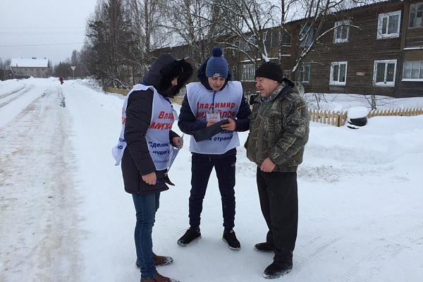 Жители Павино, Вохмы и Пыщуга ставят подписи в поддержку Владимира Михайлова