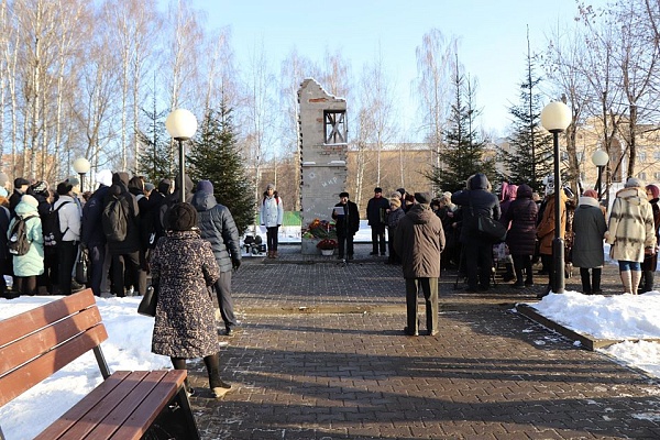 Торжественный митинг у памятника детям блокадного Ленинграда