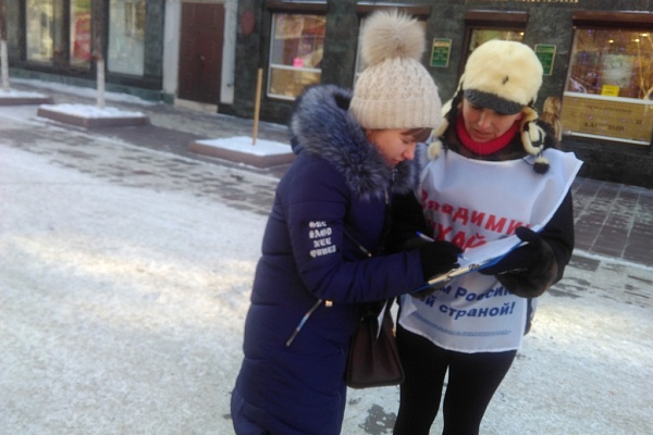 В Оренбурге препятствовали сбору подписей в поддержку самовыдвижения Владимира Михайлова.